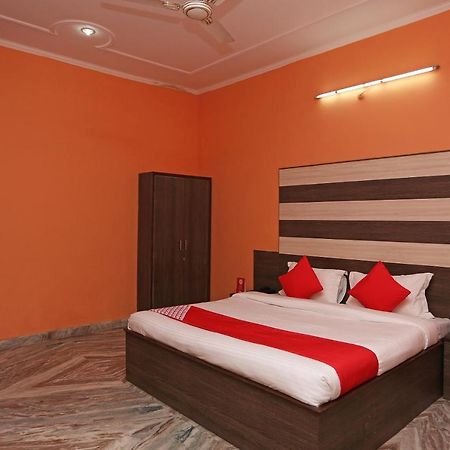 OYO 26823 Hotel Krishna Greens Mathura Buitenkant foto