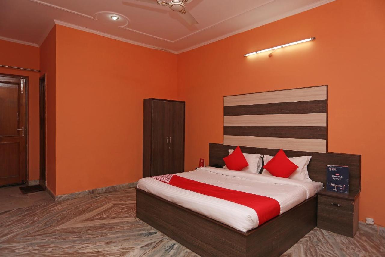 OYO 26823 Hotel Krishna Greens Mathura Buitenkant foto