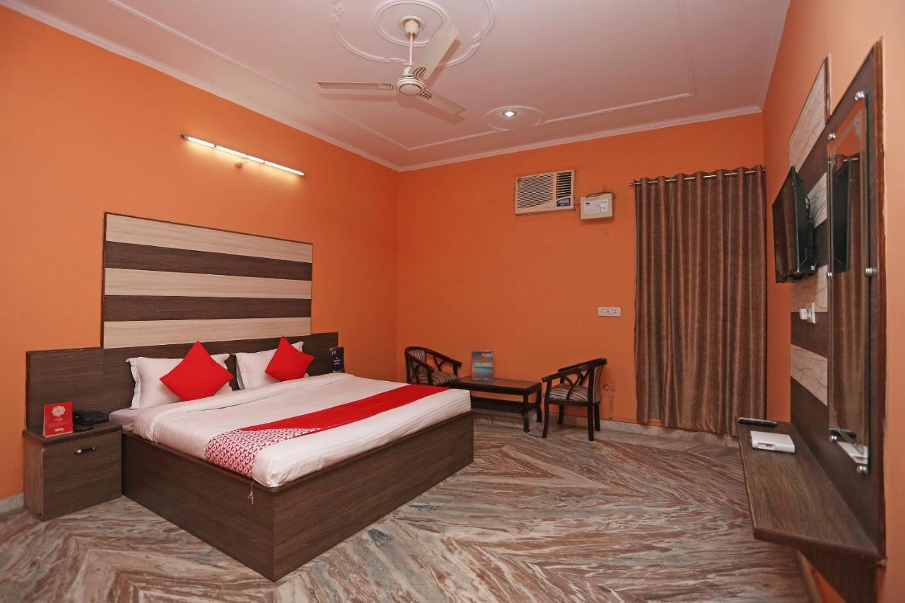 OYO 26823 Hotel Krishna Greens Mathura Buitenkant foto