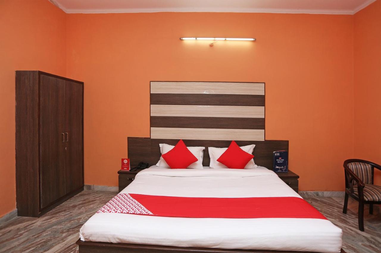 OYO 26823 Hotel Krishna Greens Mathura Buitenkant foto